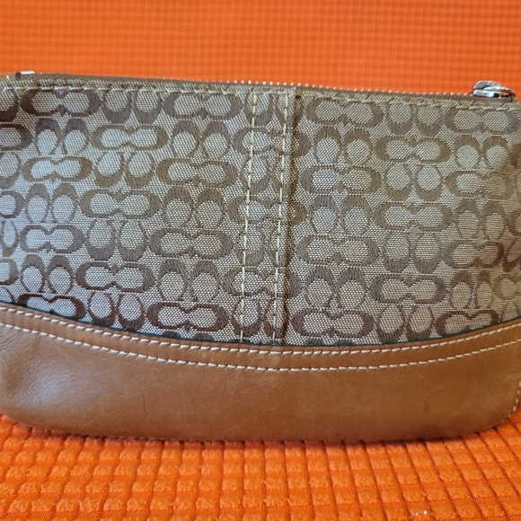 Vintage Coach wristlet - Picture 3 of 5